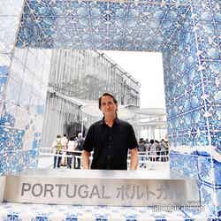 アズレージョタイル柄のフォトスポットではバックに見えるパビリオンと一緒に撮影できる/ポルトガル館(C)モデルプレス