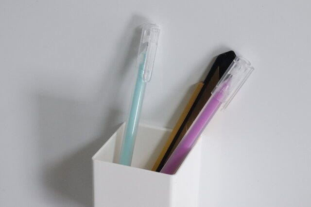セリアの文房具が収納できるラバーマグネット