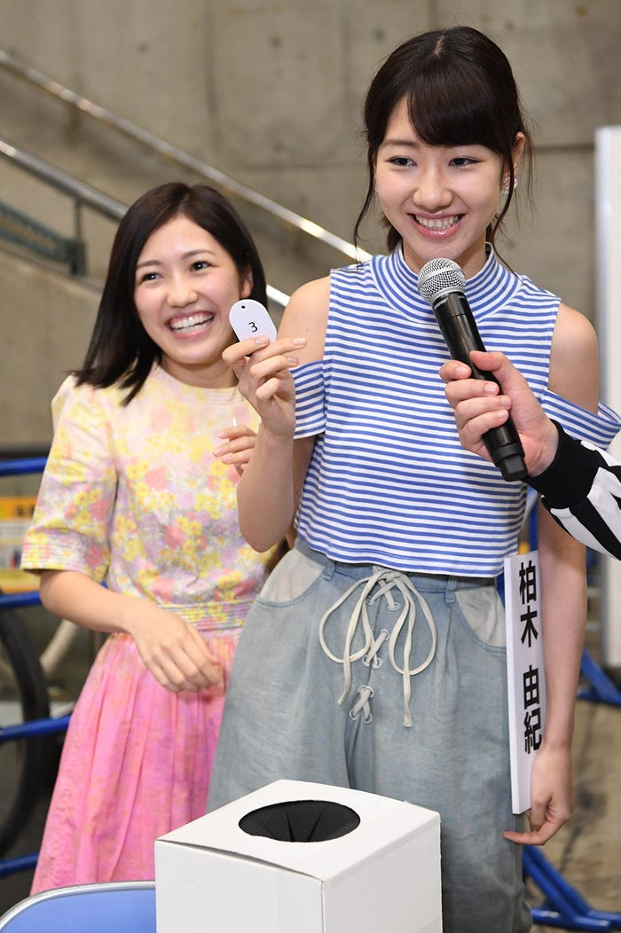 AKB48じゃんけん大会の組み合わせ決定（左から）渡辺麻友、柏木由紀（C）AKS