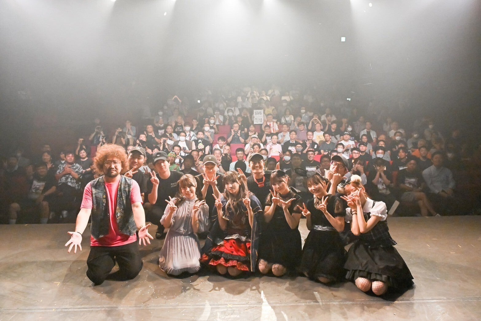 （中央）吉沢朱音（提供写真）