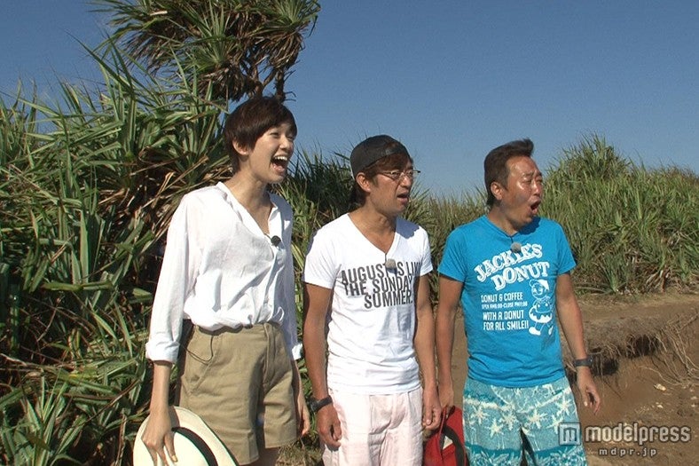 迫力満点のデビルズティアーズに驚く佐藤栞里、大竹一樹、三村マサカズ（左から）／画像提供：TBS