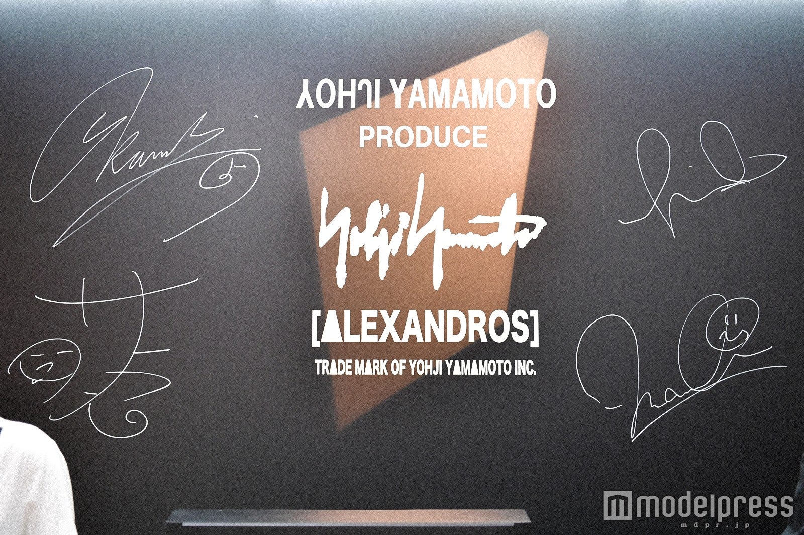 ＜YOHJI YAMAMOTO／ヨウジヤマモト＞×[Alexandros] 」ポップアップショップ内観 （C）モデルプレス