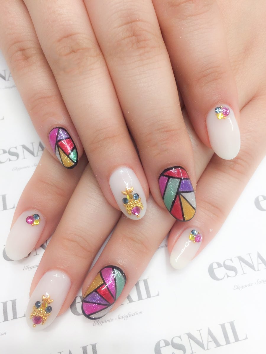 ステンドガラス風で周りと差をつけて（画像提供：esNAIL）