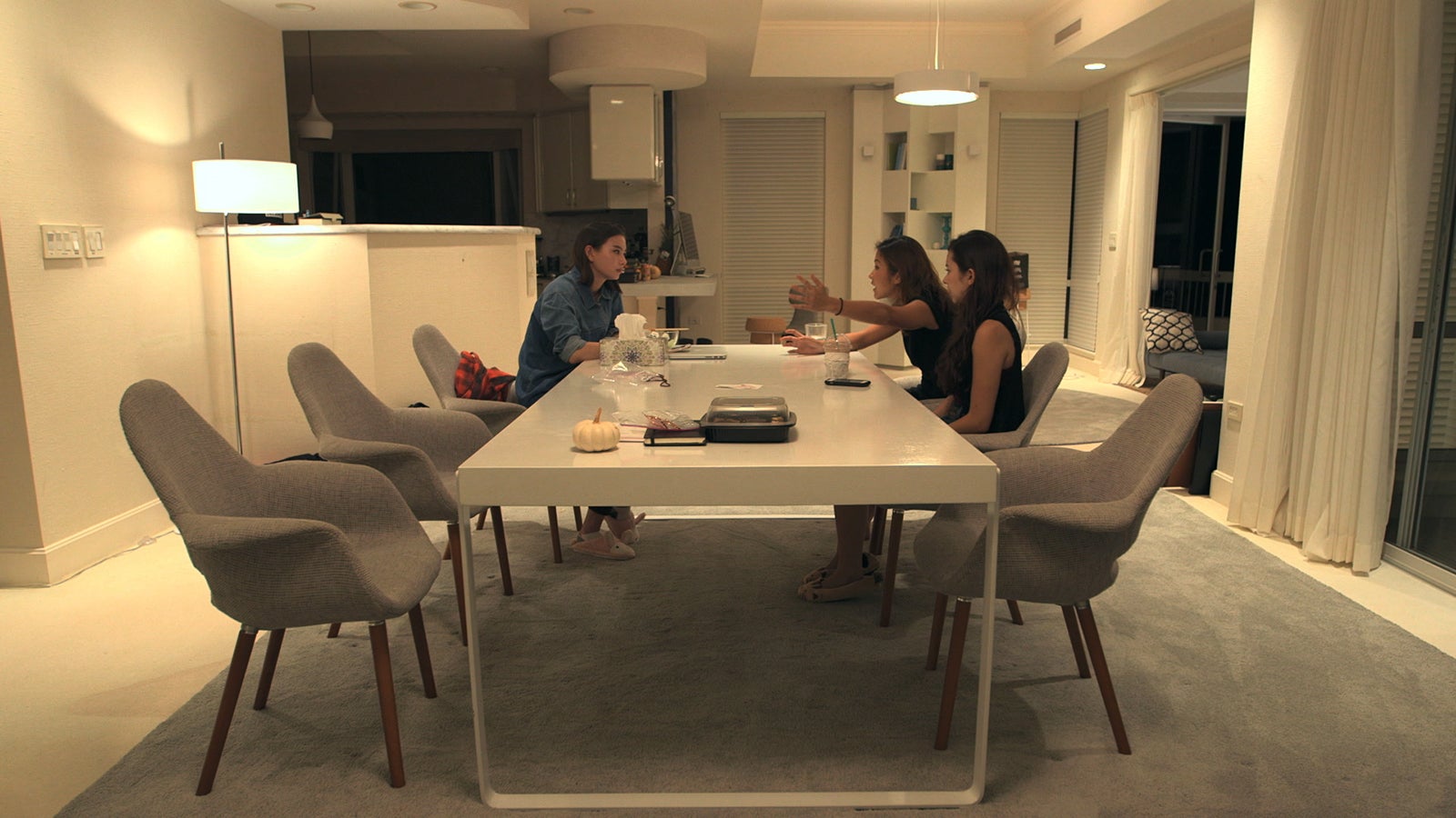 ローレン、エビアン、奈緒美『TERRACE HOUSE ALOHA STATE』9th WEEK（C）フジテレビ／イースト・エンタテインメント