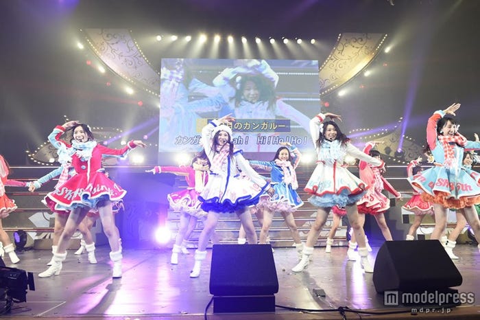 SKE48(左から:松井珠理奈、北川綾巴、宮前杏実、松井玲奈)