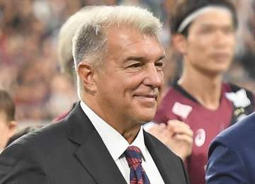 バルセロナ フリック監督の契約1年延長へ 目標達成など条件に延長オプションも