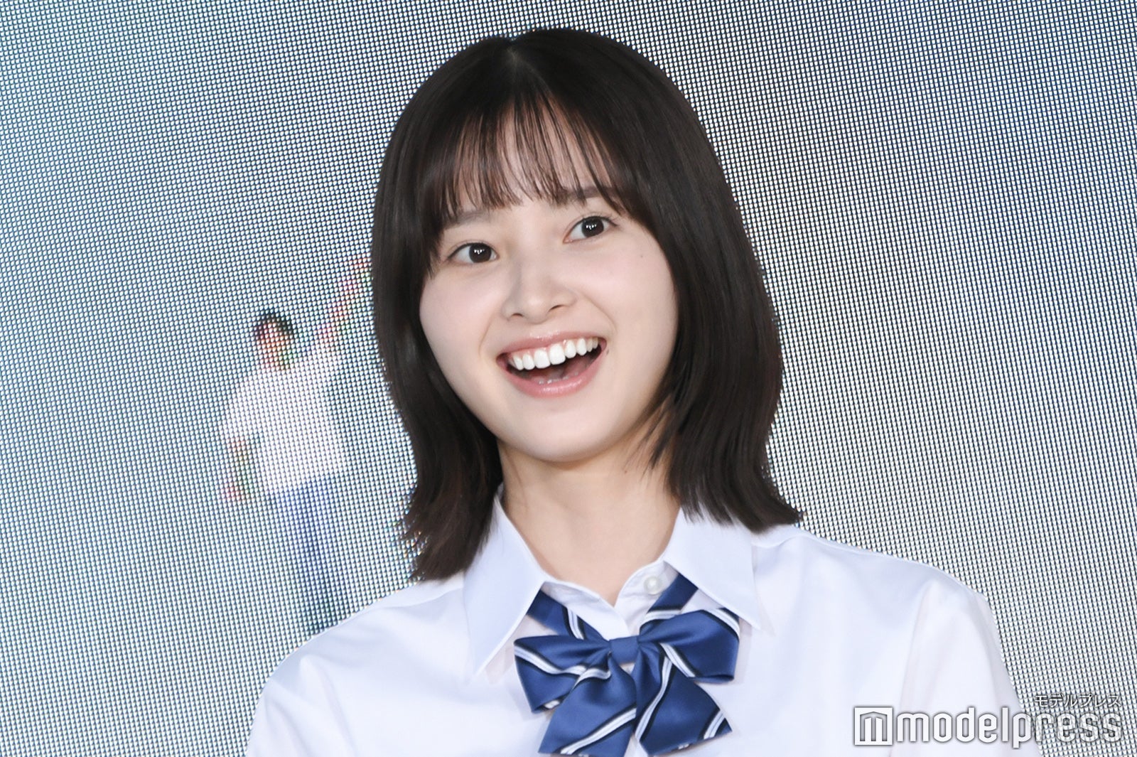 飯沼愛の肩に現れた15cmの八木勇征（C）モデルプレス