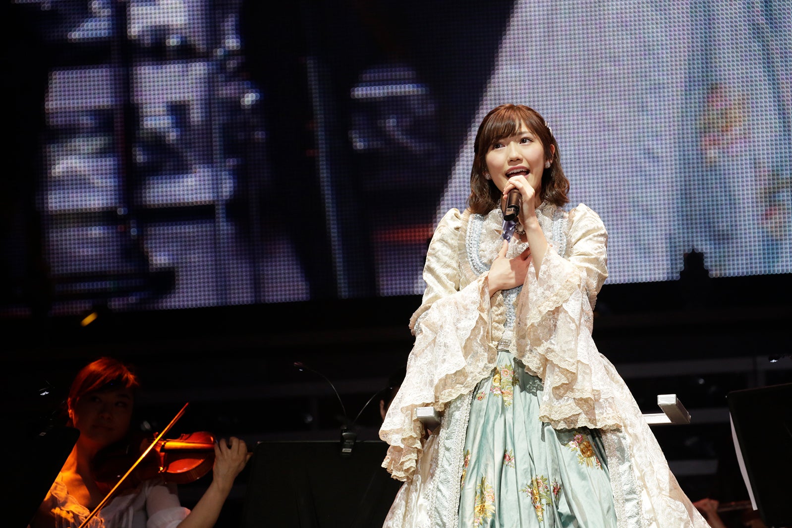 「渡辺麻友卒業コンサート～みんなの夢が叶いますように～」（C）AKS