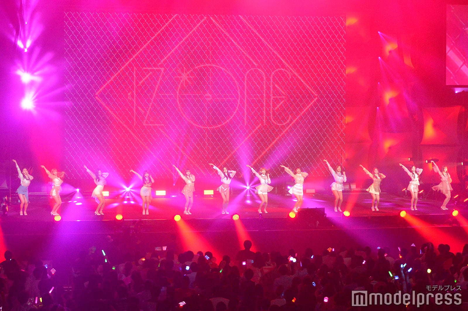 IZ*ONE （C）モデルプレス