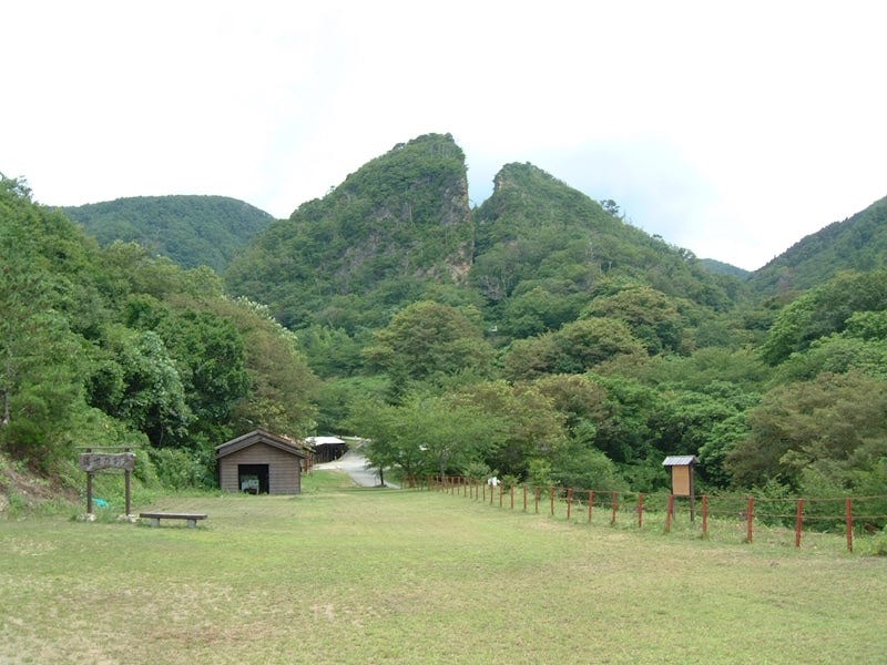 世界遺産に登録された佐渡金山のシンボル、導遊の割戸（2011年8月撮影）