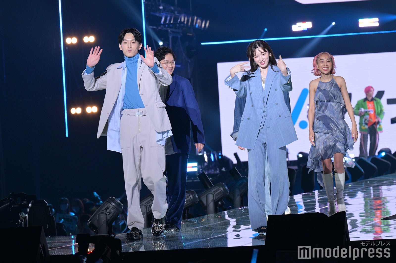 「ユニコーンに乗って」コラボステージの様子（C）モデルプレス