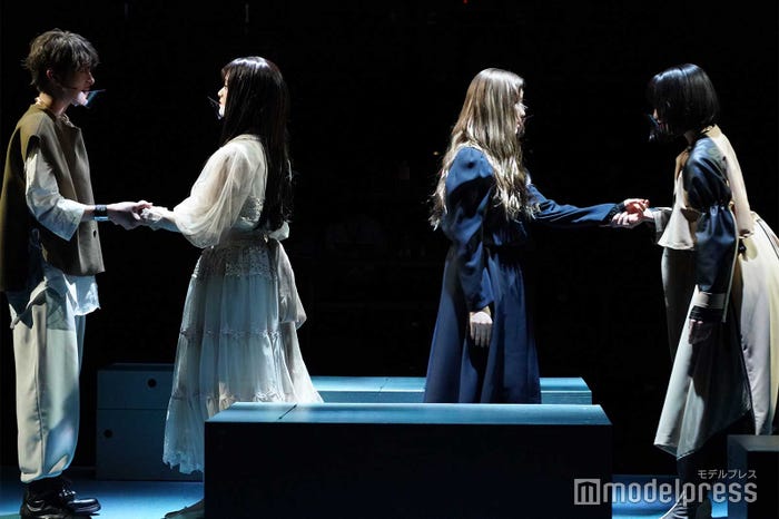 (左から2番目)松村沙友理「雨の塔」ゲネプロの様子(C)モデルプレス