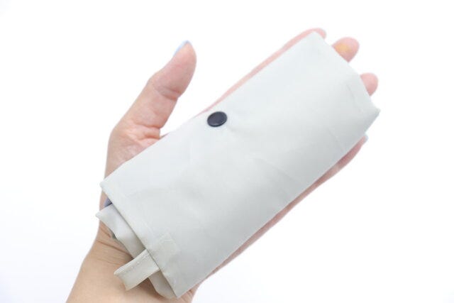 ダイソー　エコバッグ（スナップ収納、シンプルロゴ）　収納時　サイズ感