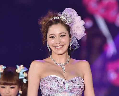 藤井リナ、美谷間くっきりドレスで圧巻の美貌にうっとり<GirlsAward 2015 S/S>