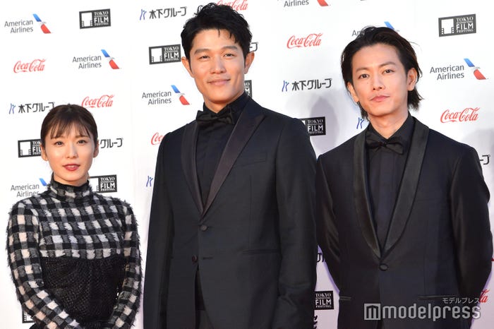 松岡茉優、鈴木亮平、佐藤健(C)モデルプレス