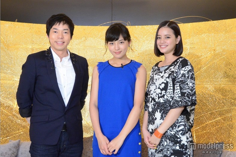 （左から）MCの今田耕司、川口春奈、MCの岸本セシル（C）日本テレビ
