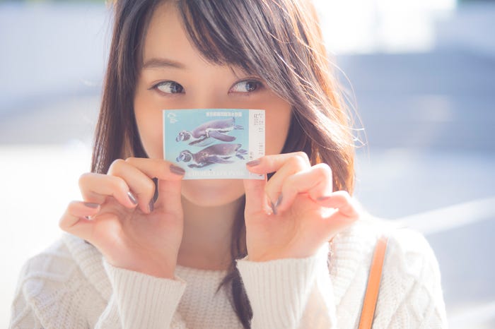 葛西臨海水族園の入園前/深川麻衣『MY magazine』より(画像提供:宝島社)