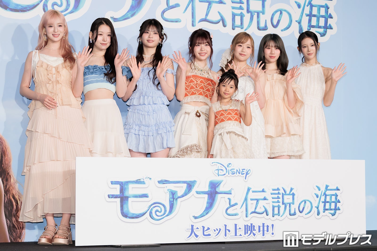 （左から）SUZU、MOMONA、RINON、TSUZUMI、倉田瑛茉、KEIKO、AYANE、MIU（C）モデルプレス