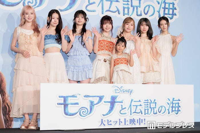 (左から)SUZU、MOMONA、RINON、TSUZUMI、倉田瑛茉、KEIKO、AYANE、MIU(C)モデルプレス