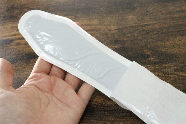 貼るカイロ（足裏用、1足組）　粘着