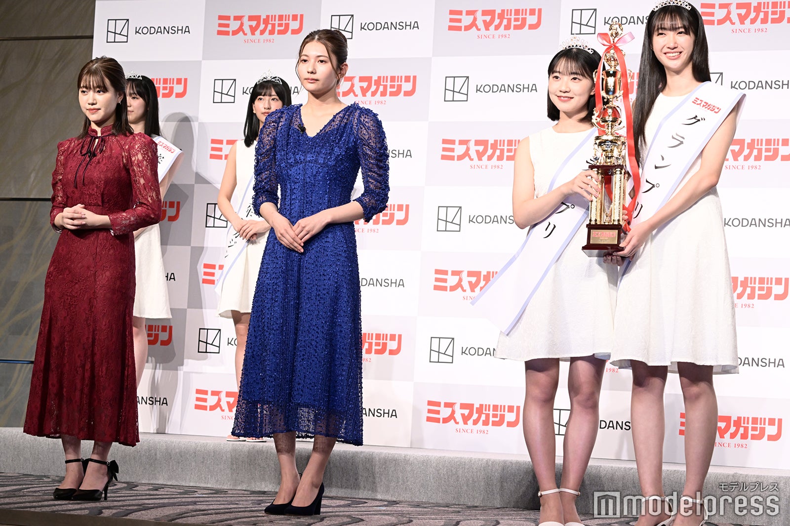 （前列左から）和泉芳怜、新井遥、咲田ゆな、瑚々（後列左から）藤本沙羅、斉藤里奈 （C）モデルプレス