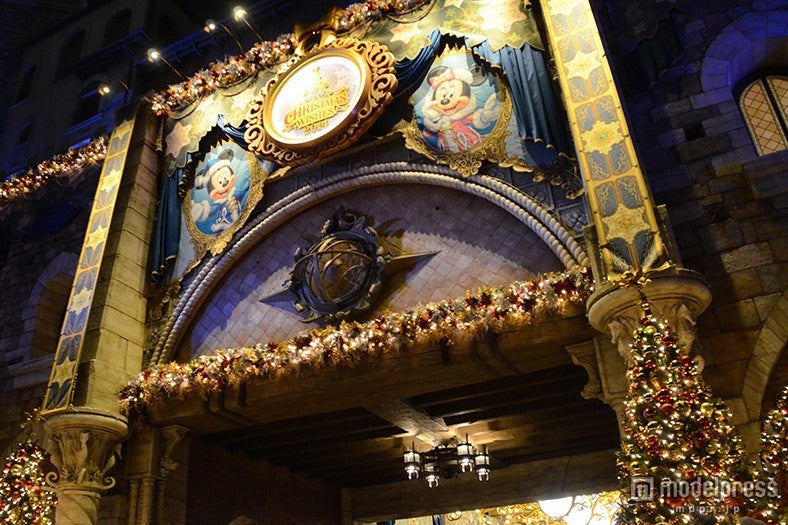 ディズニーシーエントランス（夜）