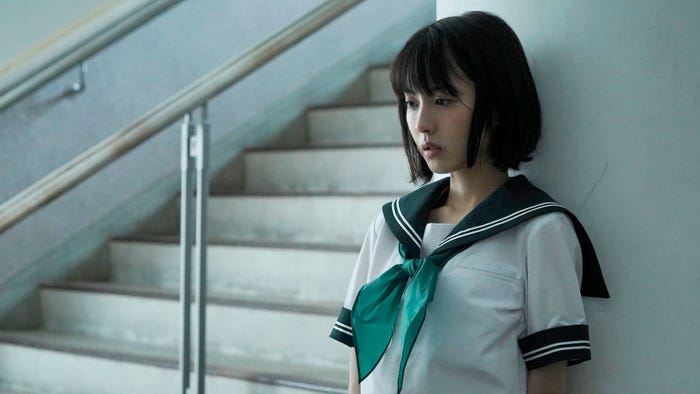 浜辺美波(C)2020映画「思い、思われ、ふり、ふられ」製作委員会 (C)咲坂伊緒/集英社