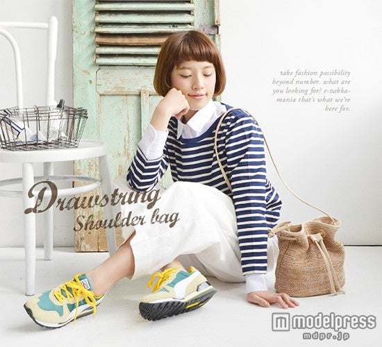 夏まで使えるナチュラル素材の巾着バッグ／画像提供：「イーザッカマニアストアーズ」2,052円（税込）