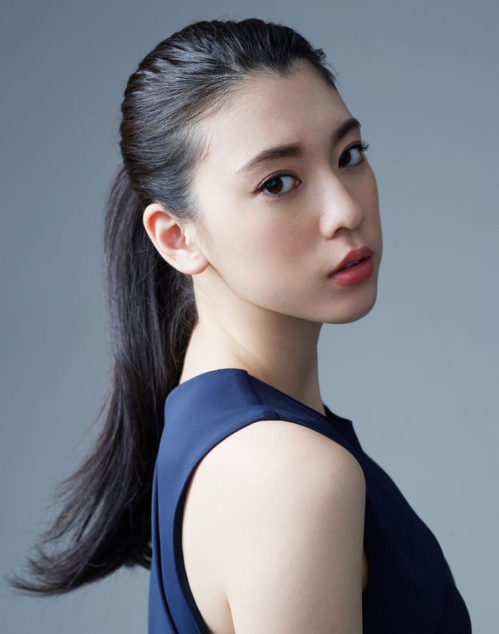 三吉彩花