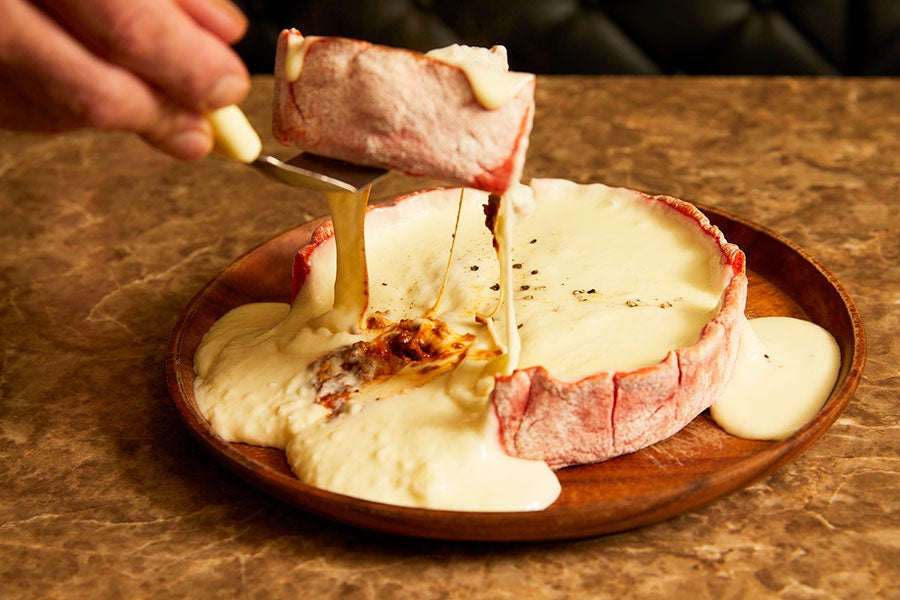 肉＆チーズ Ark 新宿東口店 「赤生地のシカゴピザ」（2,500円）_2