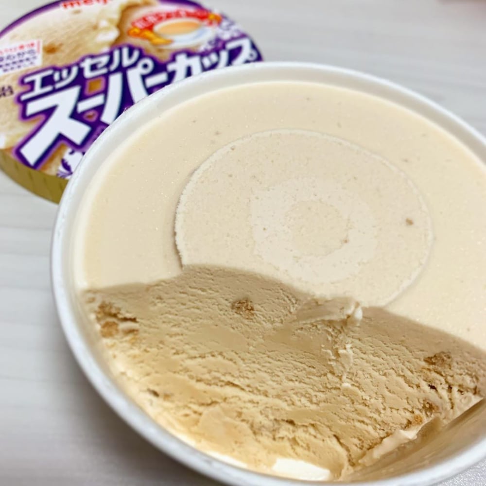 スーパーカップ紅茶クッキーの断面が見える写真