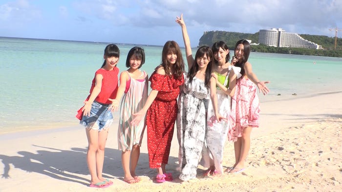 「公式インスタグアマー」に就任した(写真左から)荻野由佳、朝長美桜、入山杏奈、山本彩、太田夢莉、古畑奈和(提供写真)