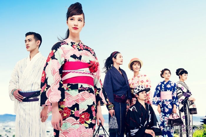 水原希子の美人妹 艶やか浴衣姿で京都に降臨 モデルプレス