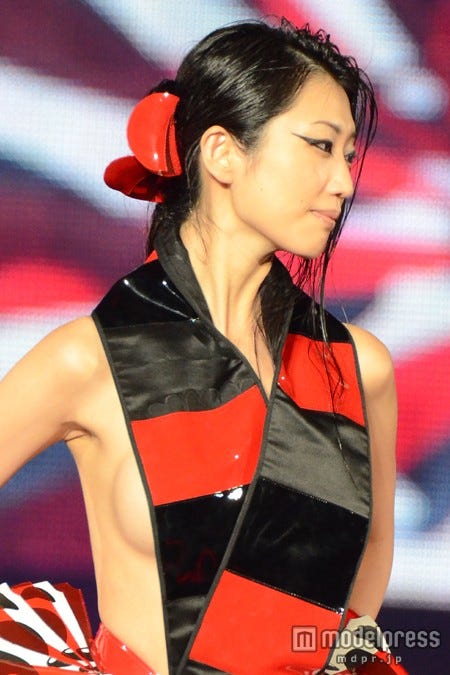 ファッションショーにも出演した壇蜜