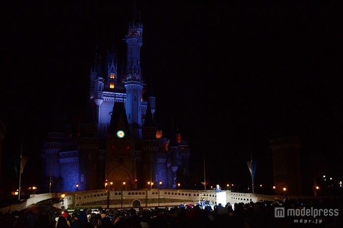 シンデレラ城前でセレモニー実施