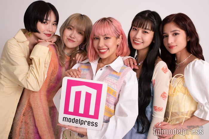 (左から)Mikako、Lil’ Fang、Akina、Hina、Taki/FAKY (C)モデルプレス