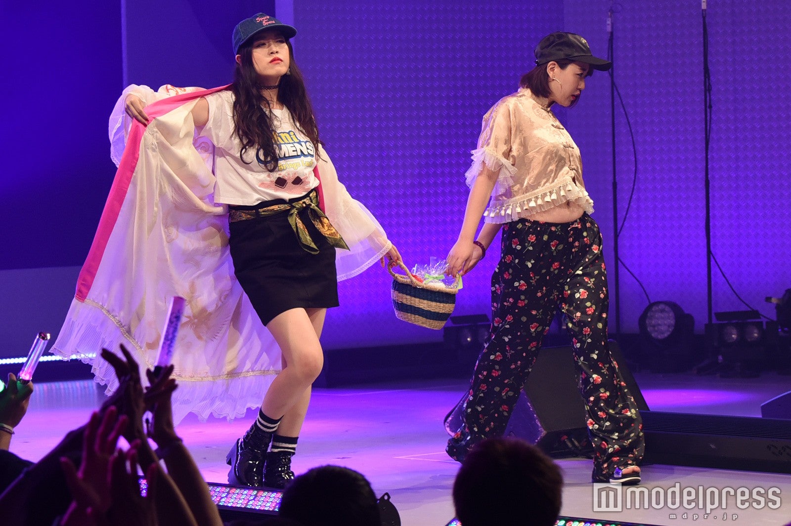 ベッド・イン（C）モデルプレス