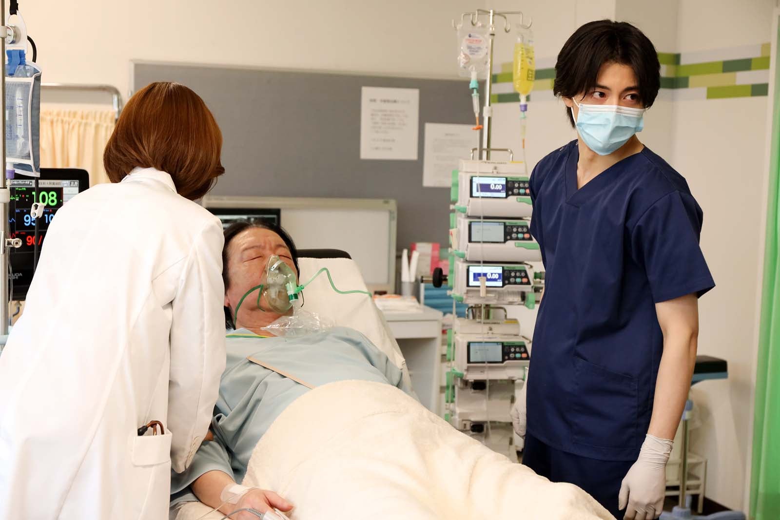 古田新太、高杉真宙「となりのナースエイド」第9話より（C）日本テレビ