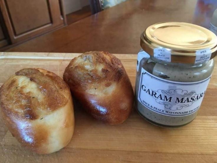 「Spice Mayonnaise and ウチキ パン」 by ウチキパン×山下マヌー／画像提供：ぴあ株式会社