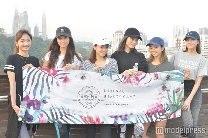 (左から)安井レイ、石田ニコル、宮城舞、島袋聖南、kiy、難波サキ (C)モデルプレス