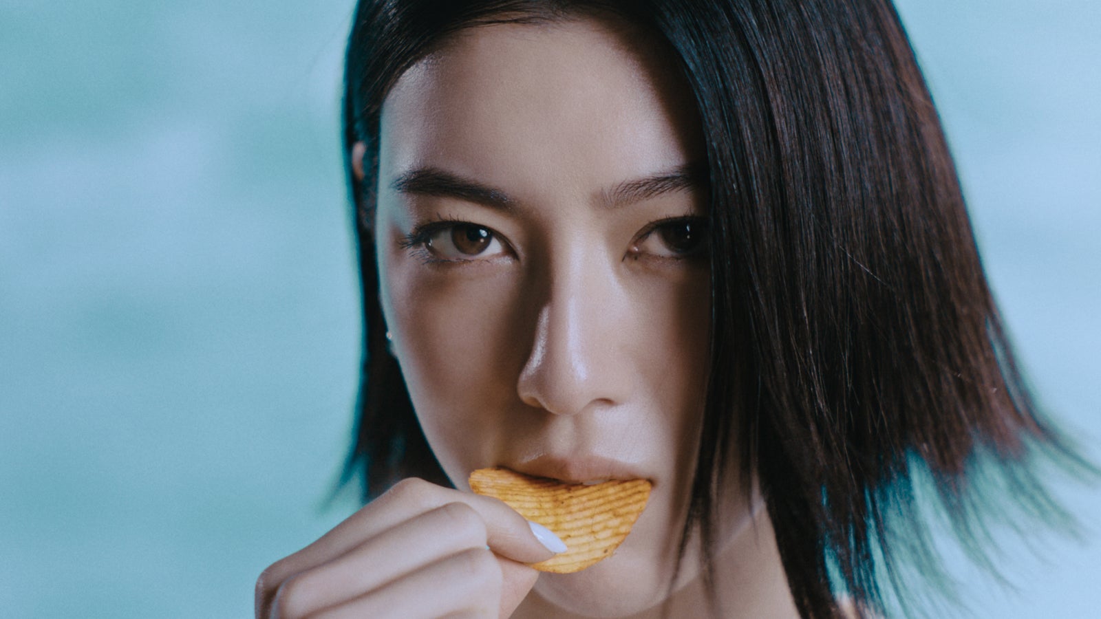 三吉彩花／新CM「五感快感」篇より（提供写真）