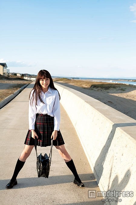 飯豊まりえ（画像提供：集英社）