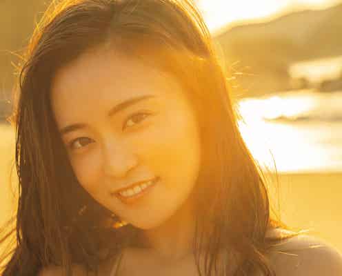 小島瑠璃子、美谷間際立つビキニ姿披露