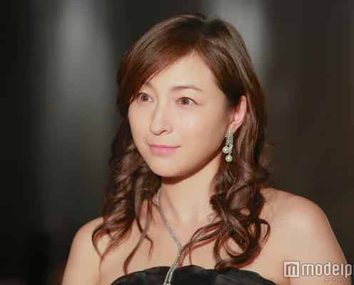 広末涼子は「ハンパない」大胆肩出しホステスで色気放出