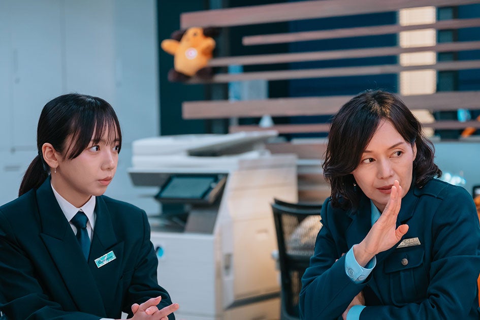 齊藤京子、奥貫薫「大空港～GATE24～」第1話（C）テレビ朝日