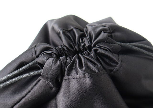 ハローキティフェイス巾着ポーチサテン黒