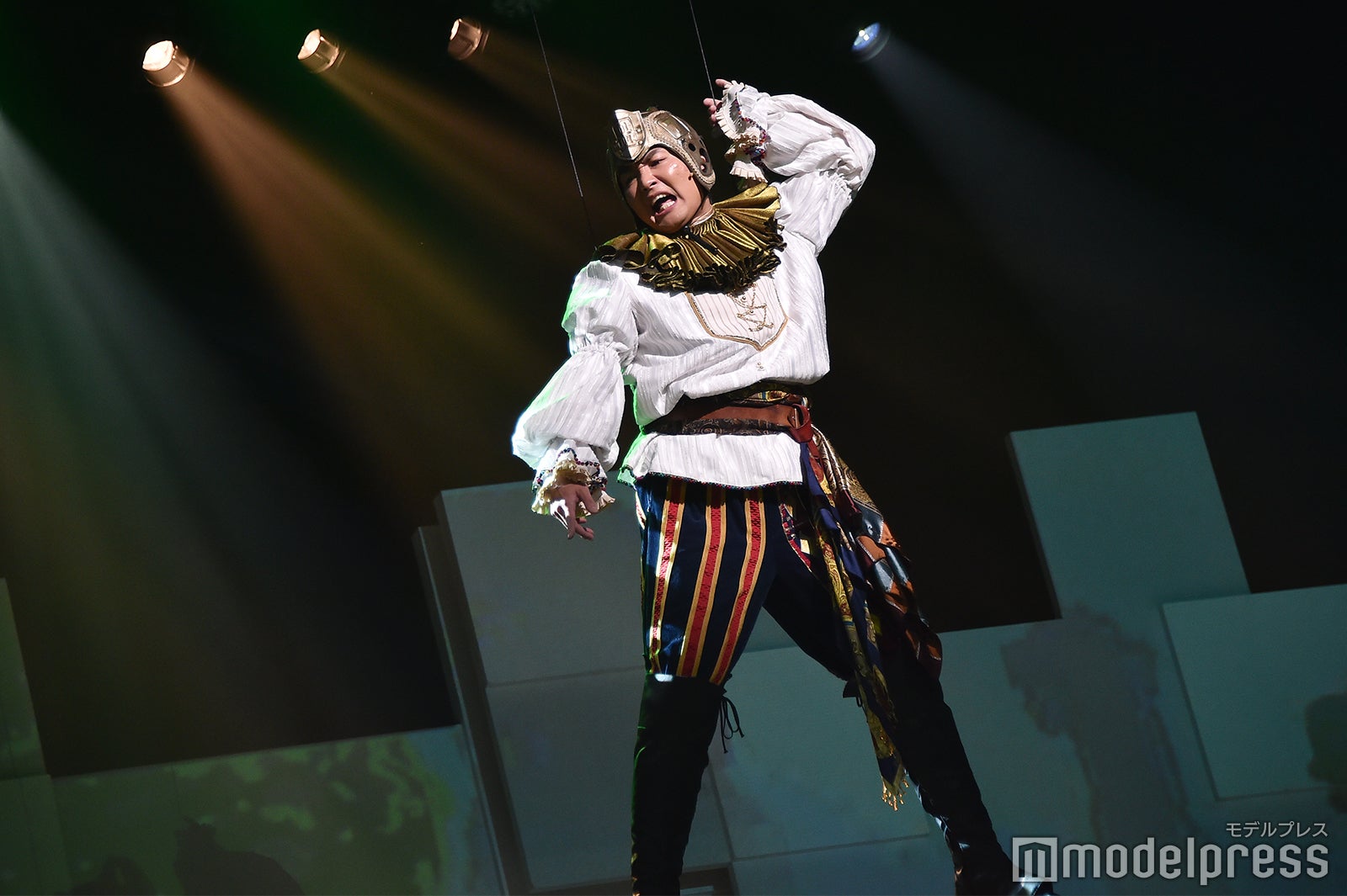 八木将康のフライングシーンも／舞台「勇者のために鐘は鳴る」公開ゲネプロより （C）モデルプレス