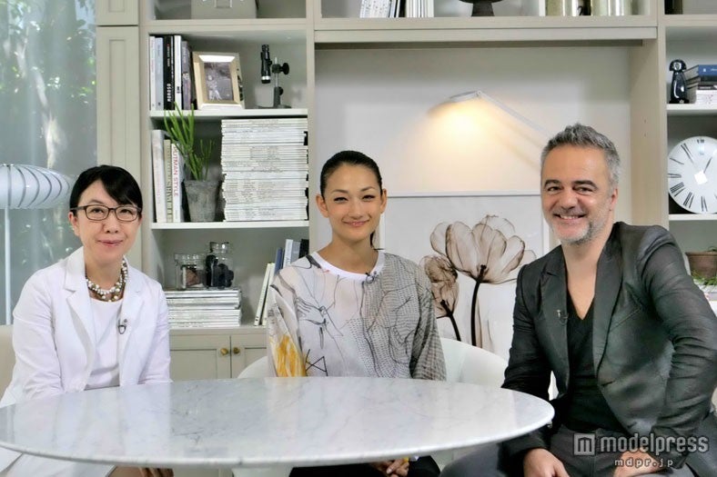 左から：エルデコ編集長・木田隆子、冨永愛、クラウディオ・コルッチ（C）Photo YANO NOBUO