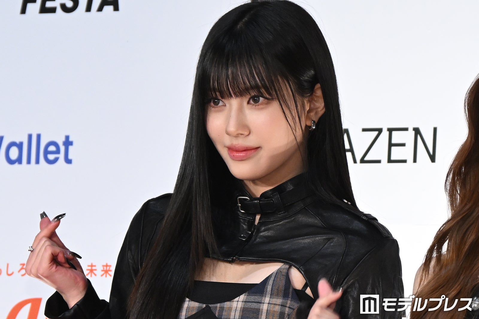 izna（C）モデルプレス