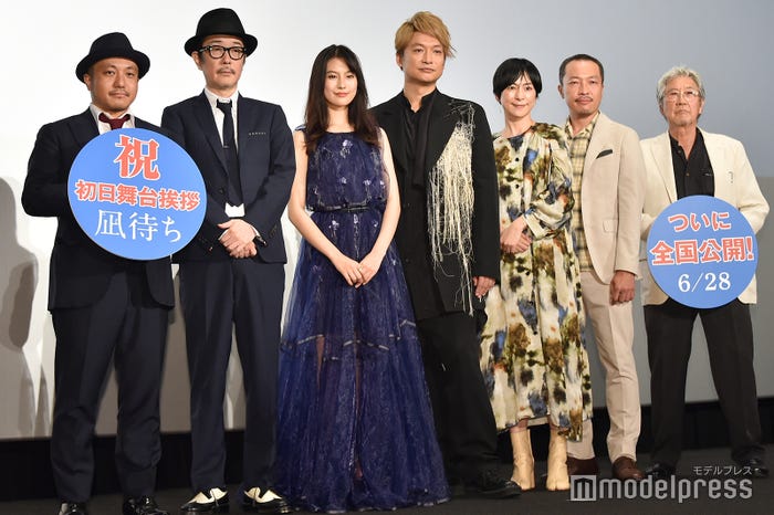 (左から)白石和彌監督、リリー・フランキー、恒松祐里、香取慎吾、西田尚美、音尾琢真、吉澤健 (C)モデルプレス